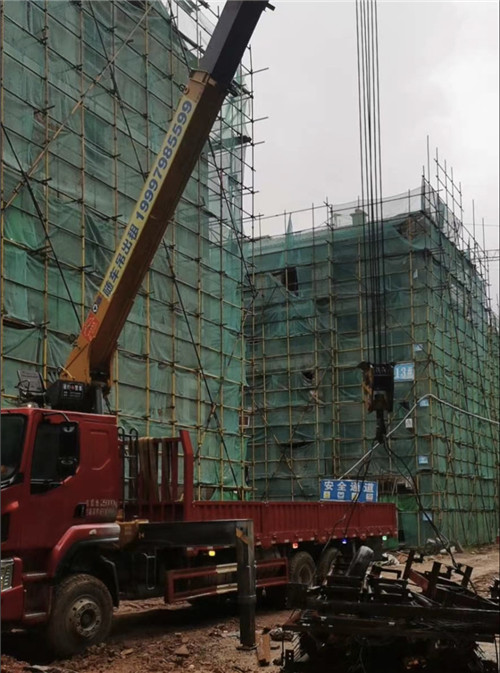 师宗县“慢工细活”—— 吊车的 “微动控制” 技术
