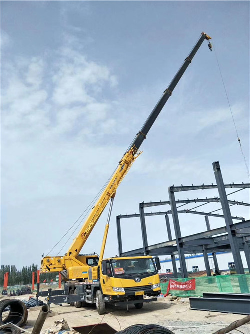 师宗县超高层建筑钢结构吊装案例